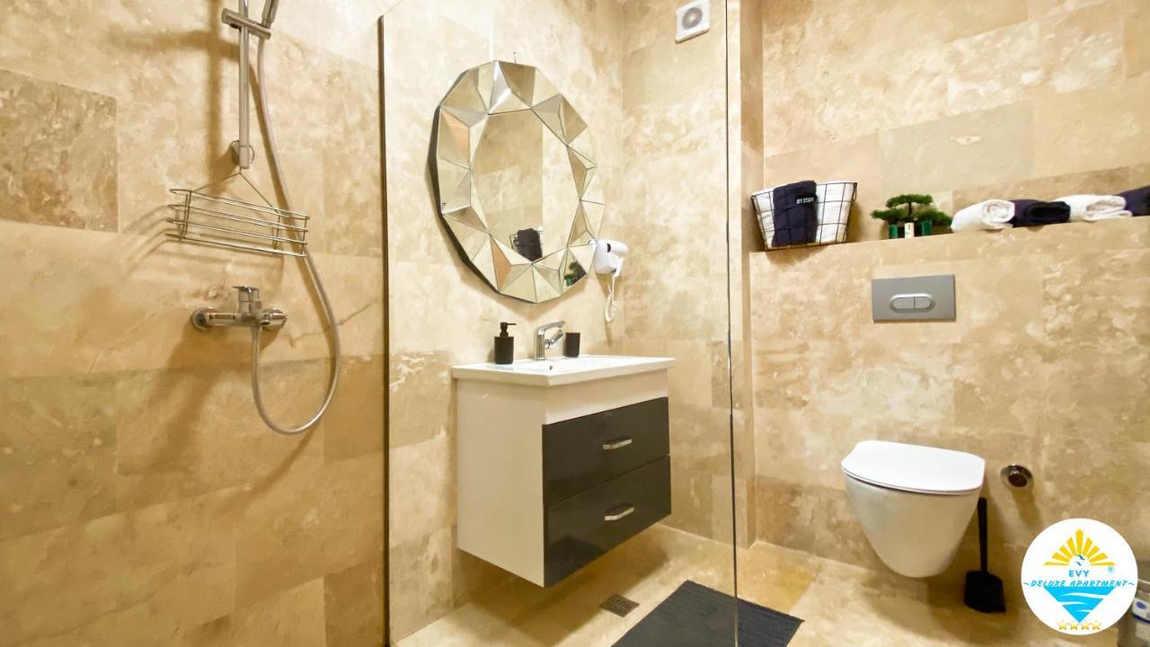 Evy Deluxe Apartment Mamaia Exteriör bild