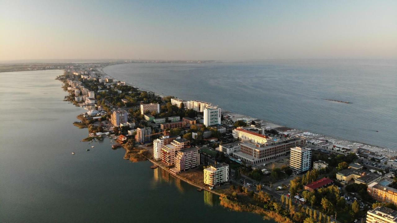 Evy Deluxe Apartment Mamaia Exteriör bild